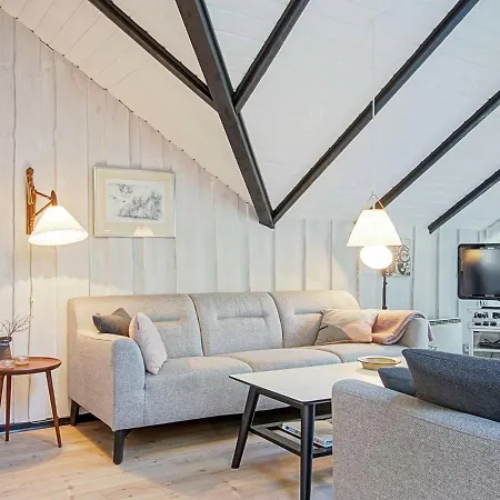Magnificent Holiday Home In Aakirkeby Near Sea Ferienhaus *