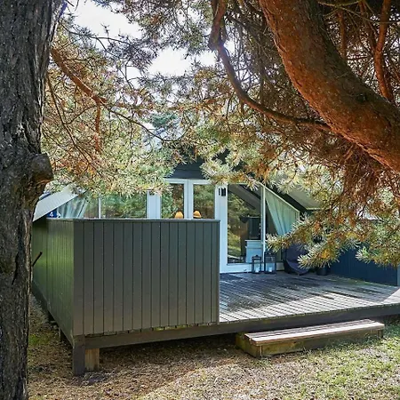 Magnificent Holiday Home In Aakirkeby Near Sea *